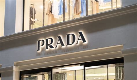 negozio prada varese|negozi prada locatori.